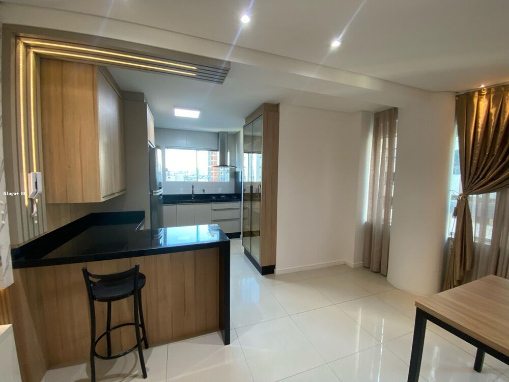 Apartamento para alugar com 3 quartos, 143m² - Foto 2
