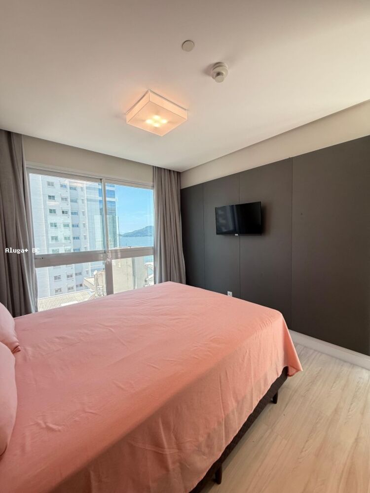 Apartamento para alugar com 3 quartos, 186m² - Foto 2