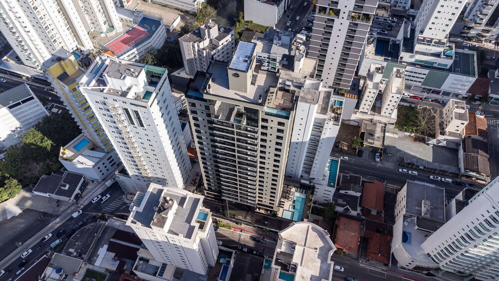 Apartamento à venda com 4 quartos, 146m² - Foto 2