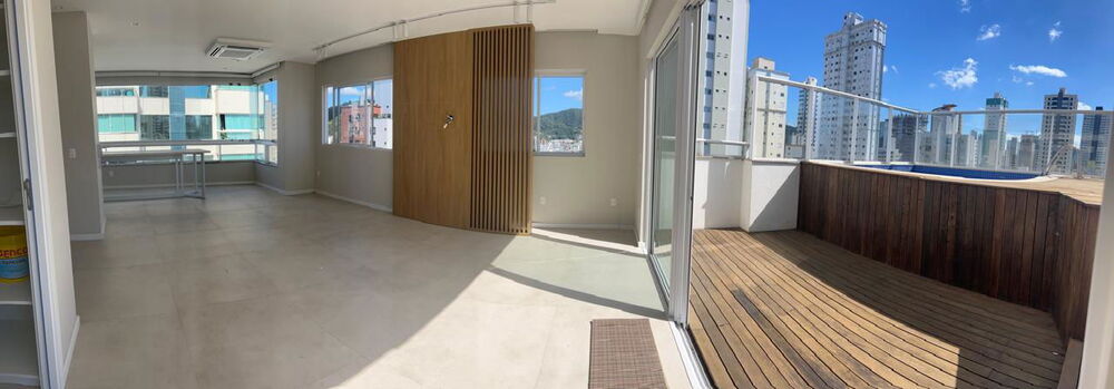 Cobertura à venda com 4 quartos, 240m² - Foto 2