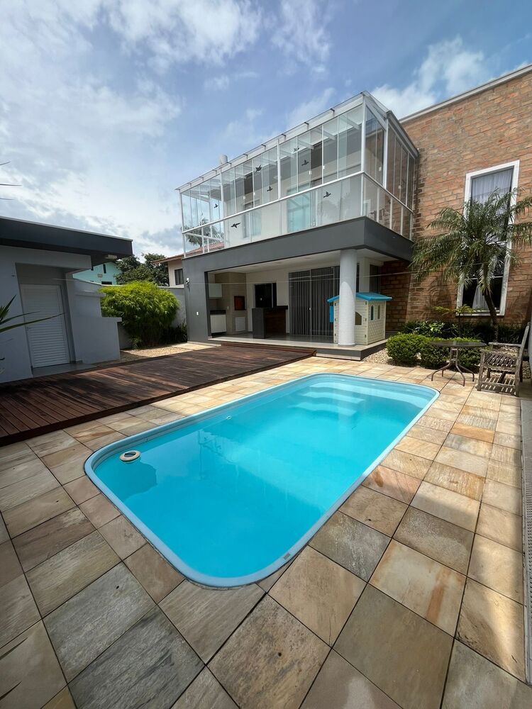 Casa, 3 quartos, 243 m² - Foto 1