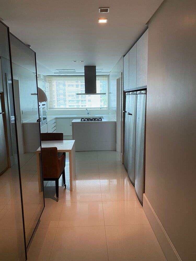 Apartamento, 3 quartos, 230 m² - Foto 1