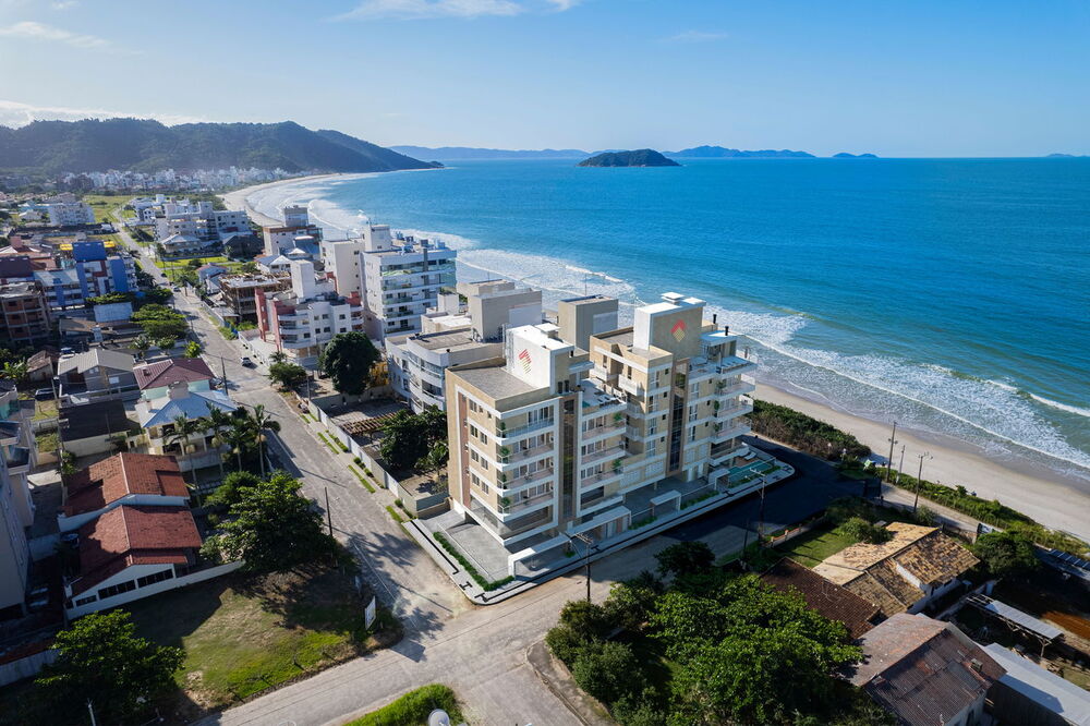 Apartamento à venda com 4 quartos, 215m² - Foto 1