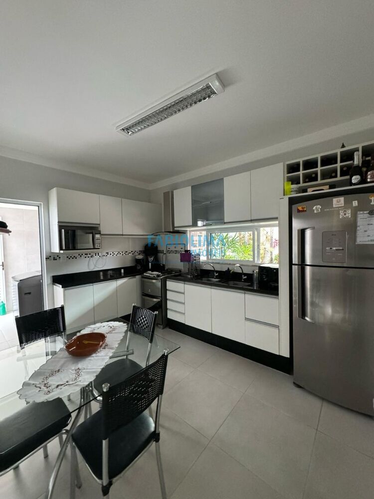 Casa de Condomínio à venda e aluguel com 4 quartos, 180m² - Foto 1