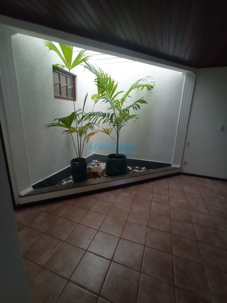 Casa de Condomínio à venda e aluguel com 3 quartos, 548m² - Foto 2
