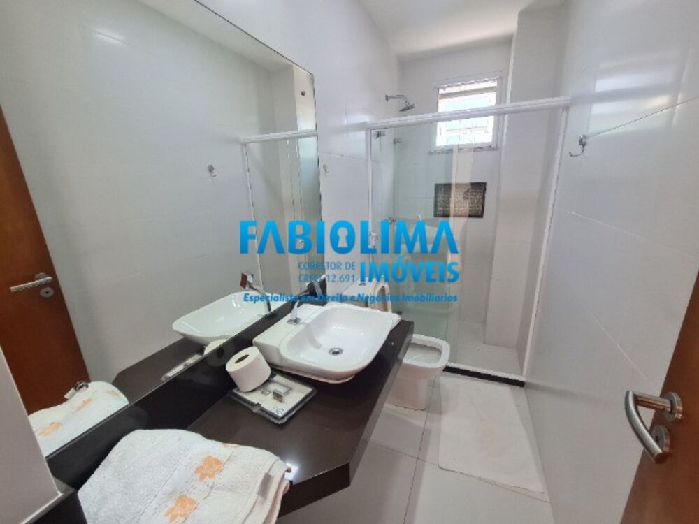Casa de Condomínio à venda com 4 quartos, 450m² - Foto 2