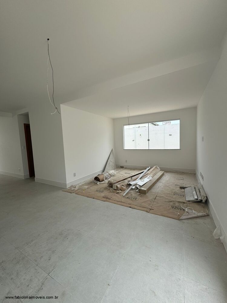 Casa de Condomínio à venda com 4 quartos, 300m² - Foto 2