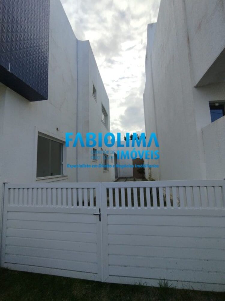 Casa de Condomínio à venda com 4 quartos, 200m² - Foto 2
