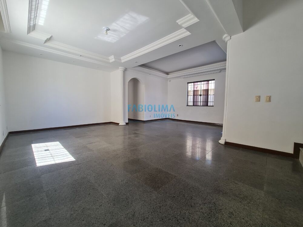 Casa à venda com 4 quartos, 317m² - Foto 2
