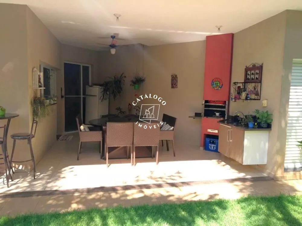 Casa de Condomínio à venda com 3 quartos, 340m² - Foto 1