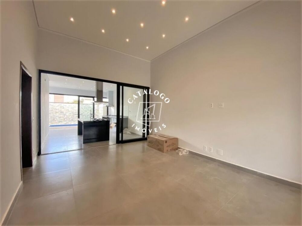 Casa de Condomínio à venda com 3 quartos, 250m² - Foto 2