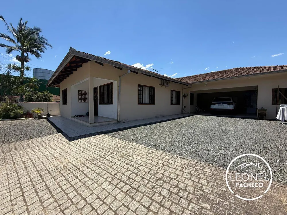 Casa, 3 quartos, 200 m² - Foto 1