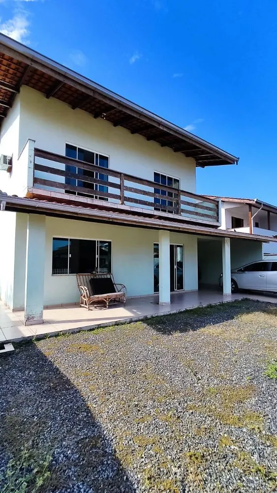 Sobrado, 6 quartos, 198 m² - Foto 1