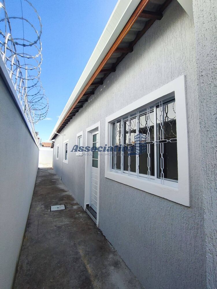 Casa à venda com 2 quartos, 70m² - Foto 3