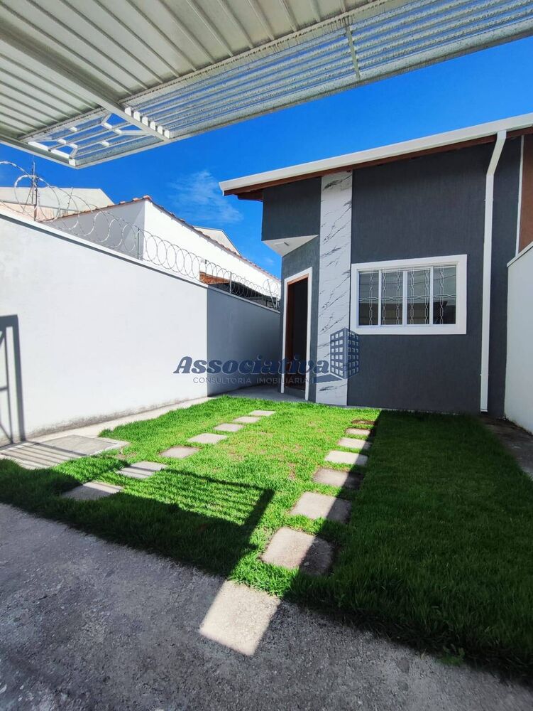 Casa à venda com 2 quartos, 70m² - Foto 1