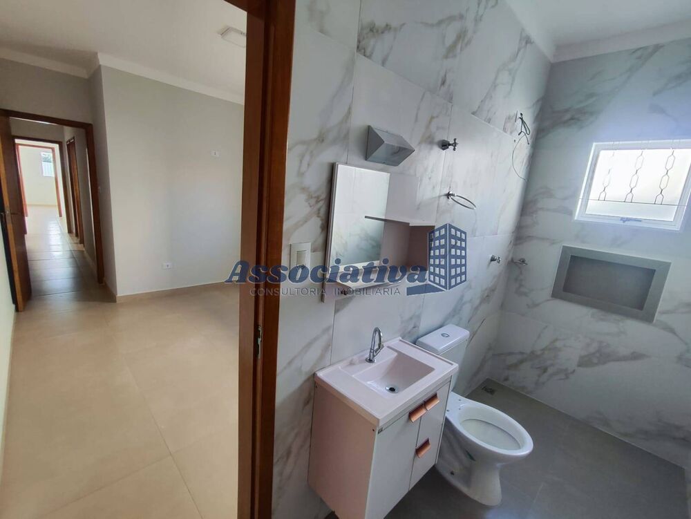 Casa à venda com 2 quartos, 70m² - Foto 2