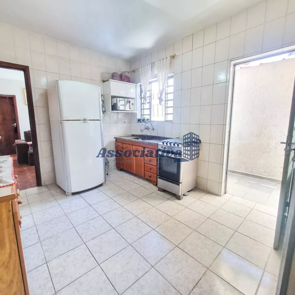 Casa à venda com 2 quartos, 80m² - Foto 4