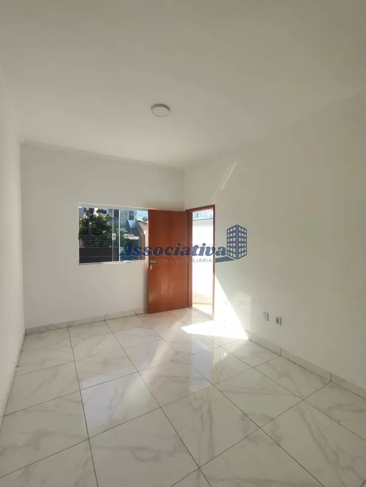 Casa à venda com 2 quartos, 71m² - Foto 3