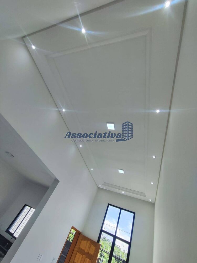 Casa à venda com 3 quartos, 96m² - Foto 1