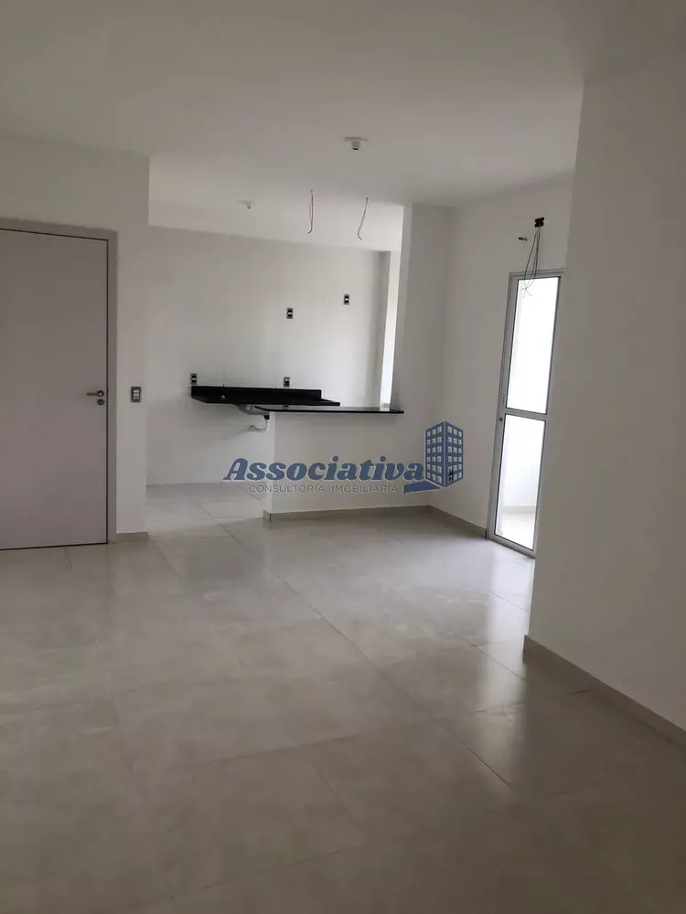 Apartamento à venda com 2 quartos, 63m² - Foto 2