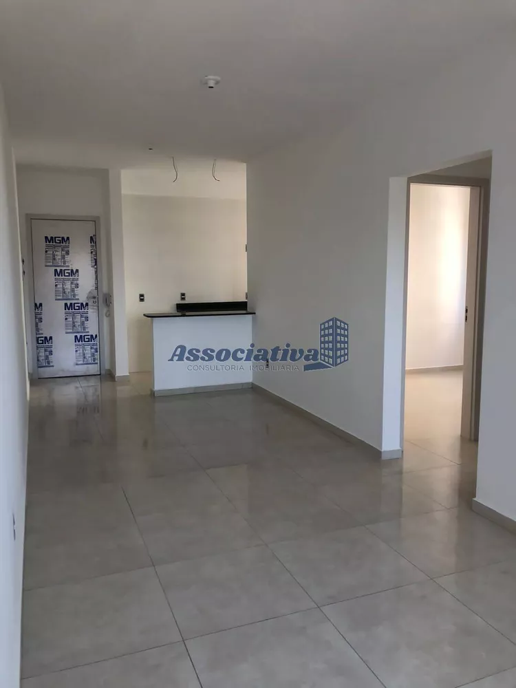 Apartamento à venda com 2 quartos, 63m² - Foto 3