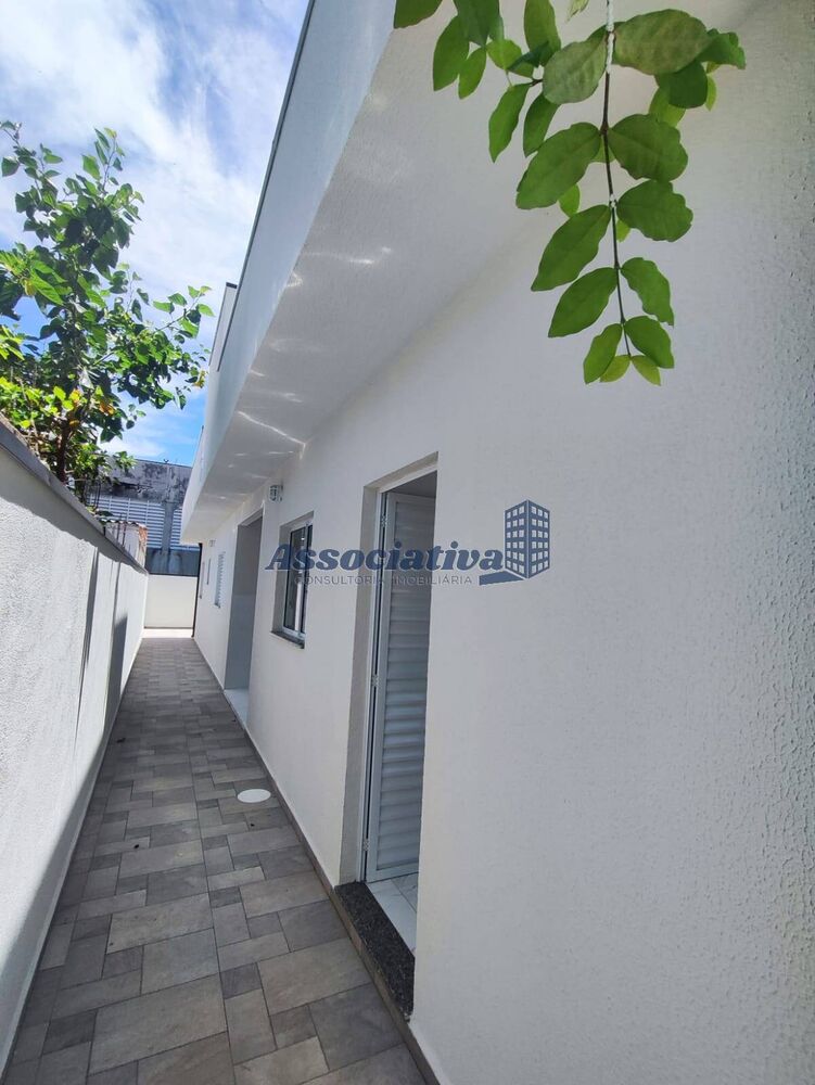 Casa à venda com 2 quartos, 59m² - Foto 2