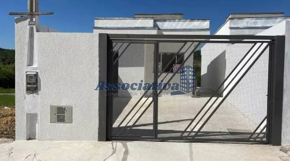 Casa à venda com 2 quartos, 75m² - Foto 1