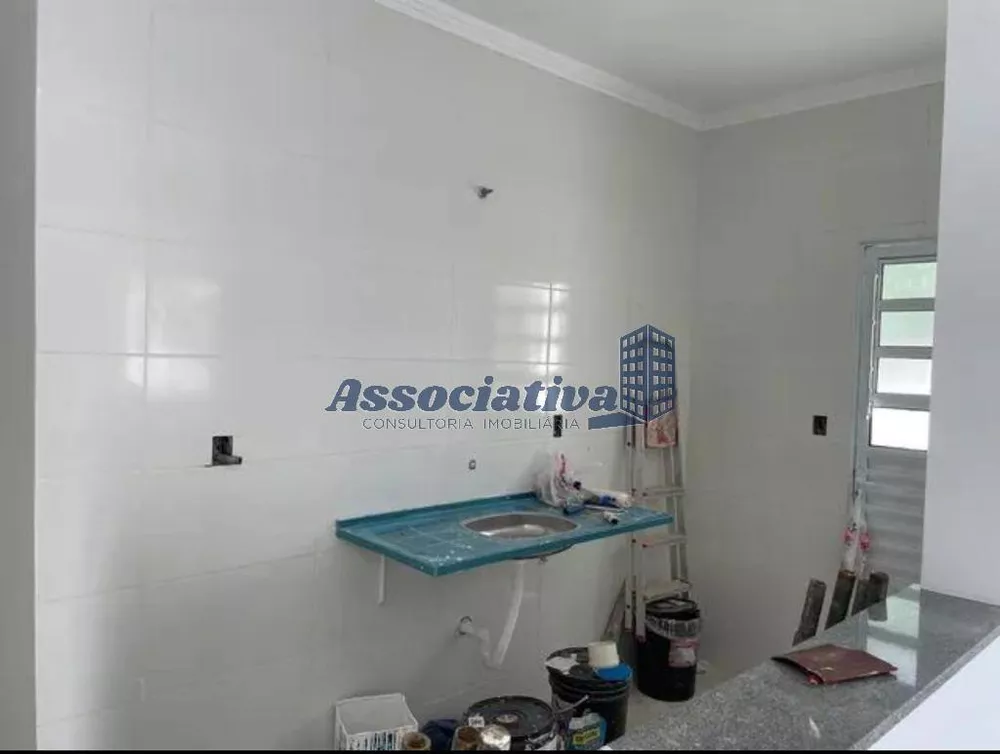 Casa à venda com 2 quartos, 75m² - Foto 4