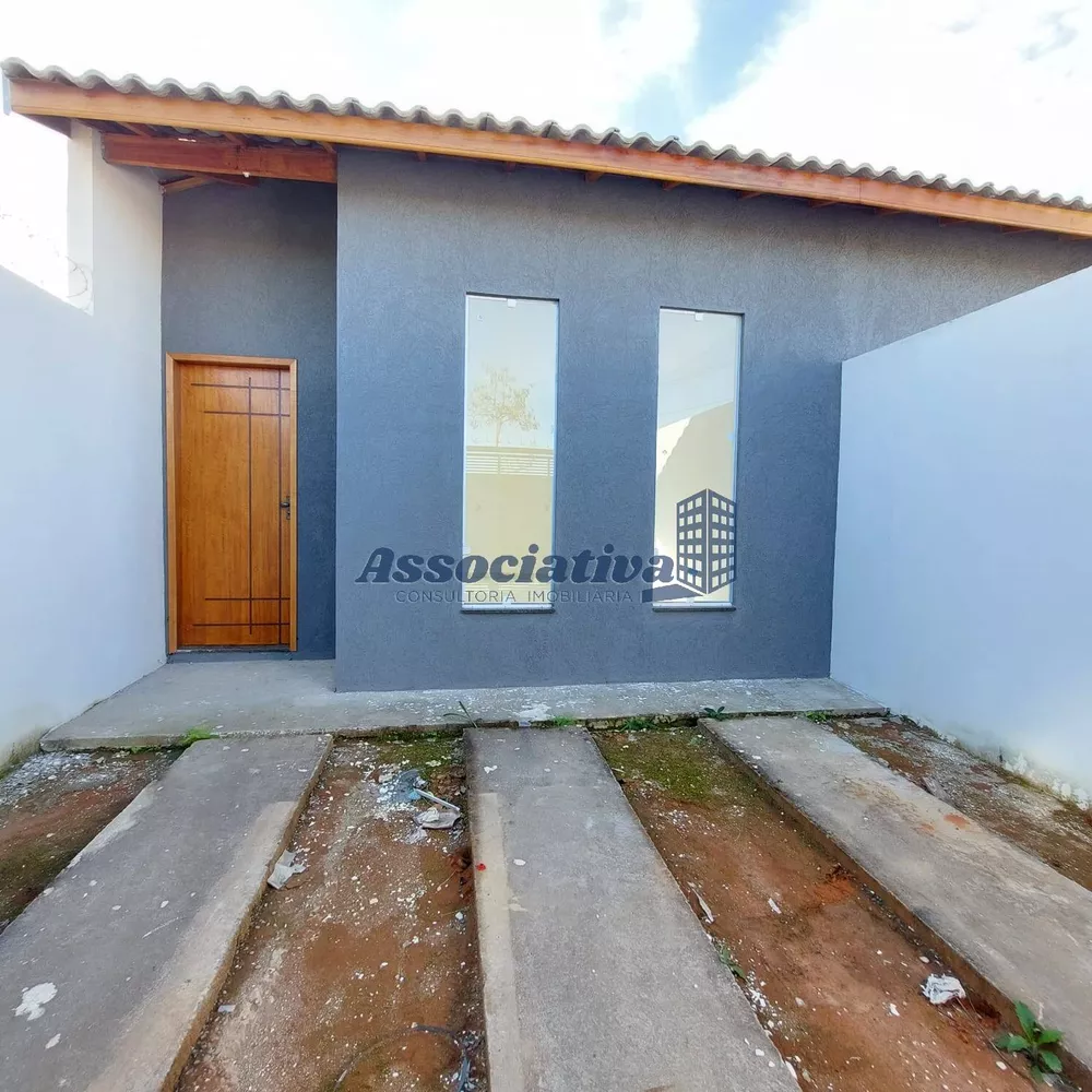 Casa à venda com 3 quartos, 82m² - Foto 1