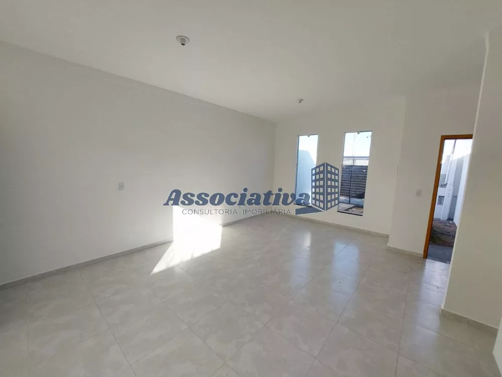 Casa à venda com 3 quartos, 82m² - Foto 4