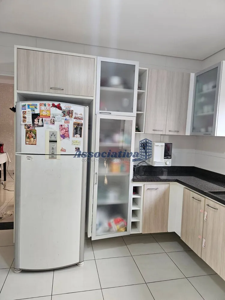 Casa, 4 quartos, 261 m² - Foto 1