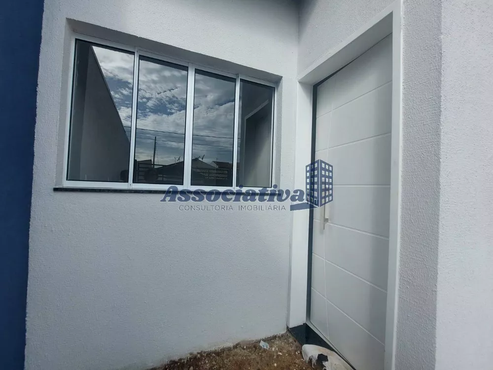 Casa à venda com 3 quartos, 75m² - Foto 2