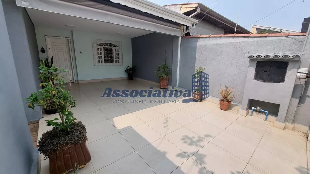 Casa à venda com 3 quartos, 147m² - Foto 1