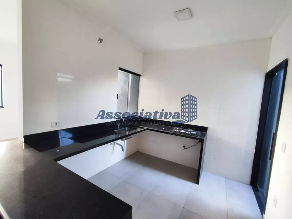 Casa à venda com 2 quartos, 63m² - Foto 6