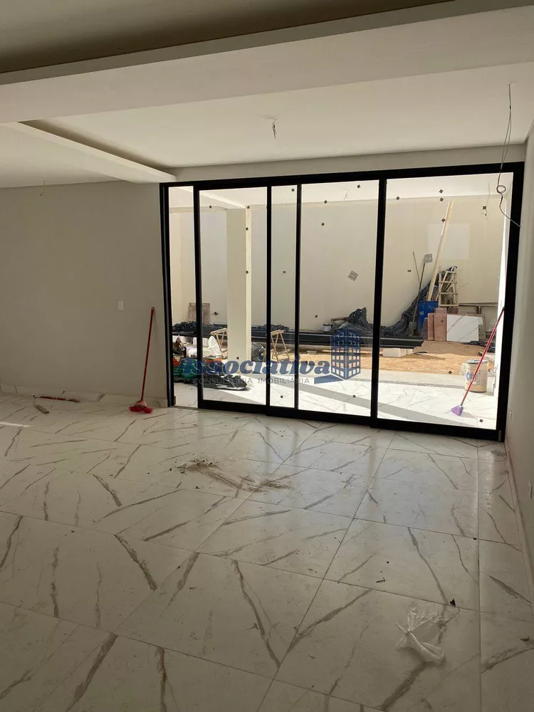 Casa à venda com 3 quartos, 166m² - Foto 4