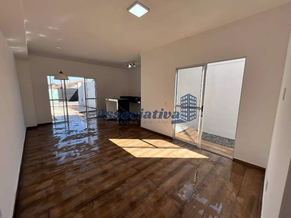 Casa à venda com 2 quartos, 58m² - Foto 3