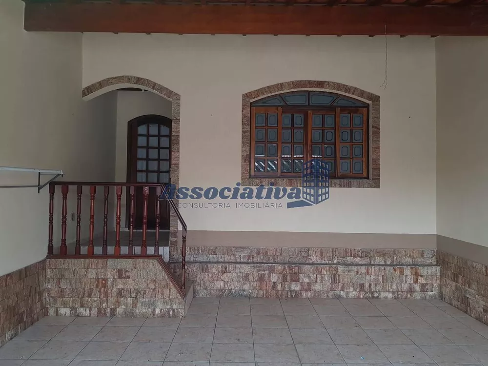 Casa à venda com 3 quartos, 161m² - Foto 1