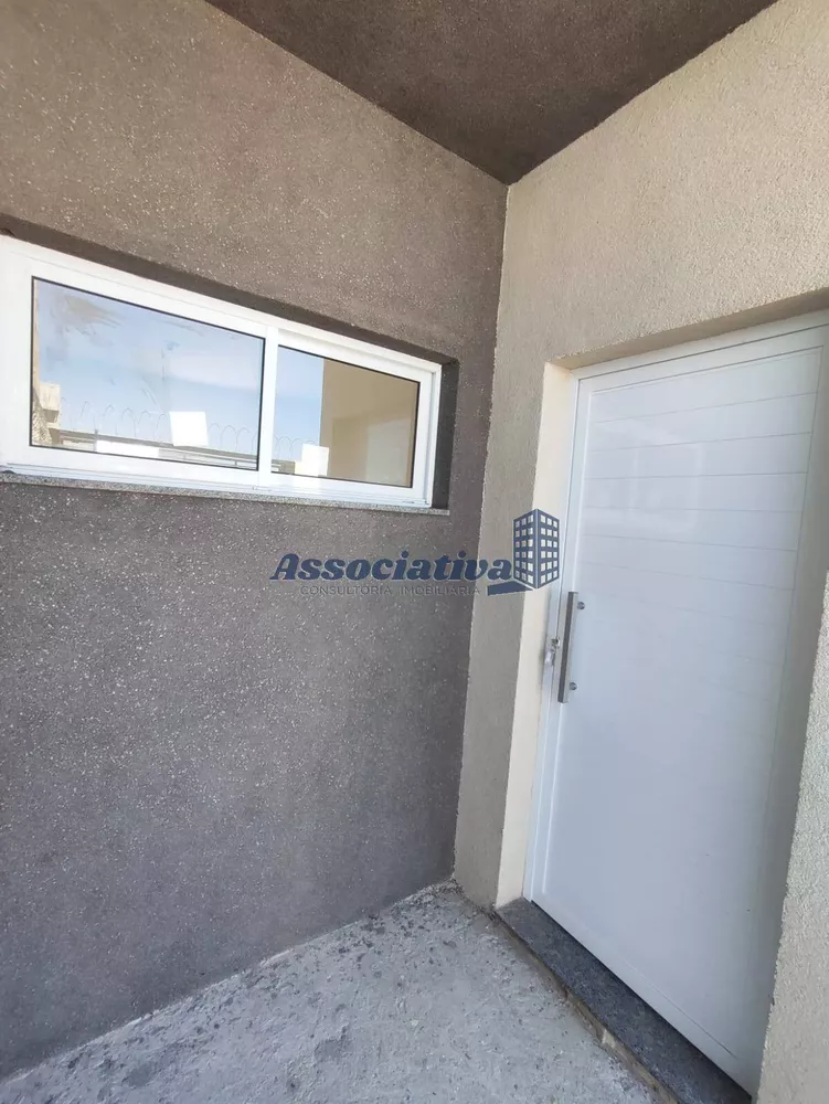 Casa à venda com 2 quartos, 65m² - Foto 4