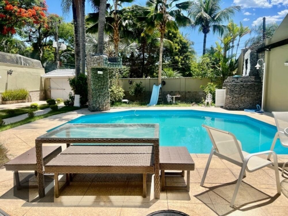 Casa para alugar com 4 quartos, 350m² - Foto 2