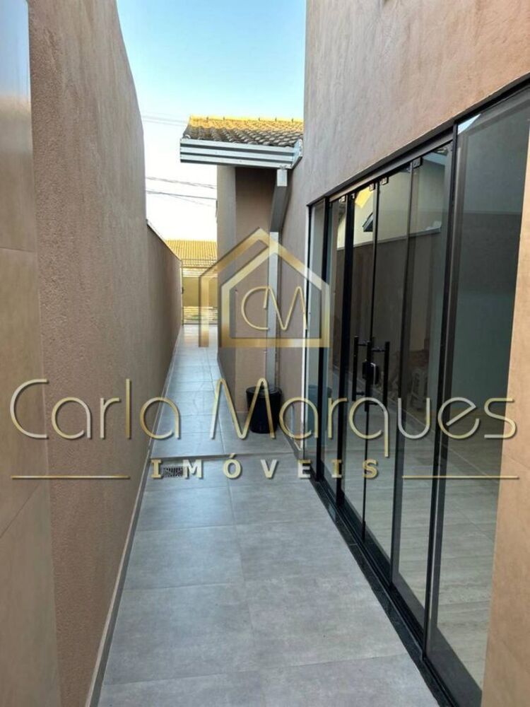 Casa à venda com 3 quartos, 97m² - Foto 1