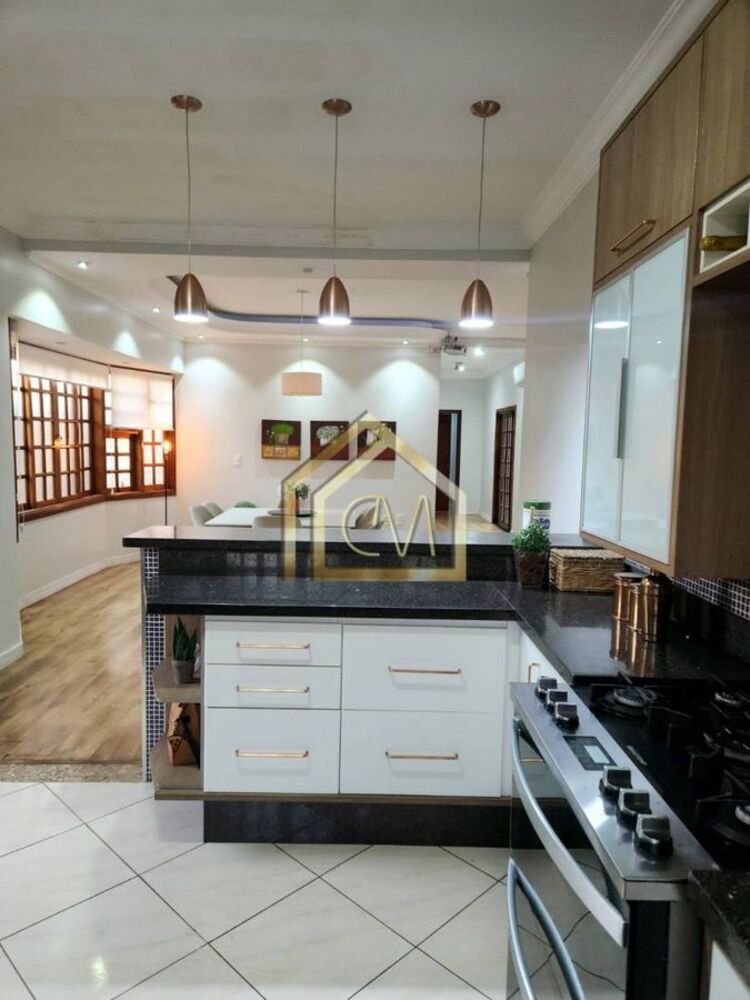 Casa à venda com 2 quartos, 220m² - Foto 2