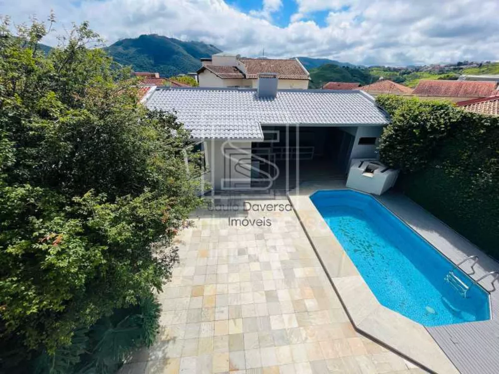 Casa à venda com 4 quartos, 296m² - Foto 2