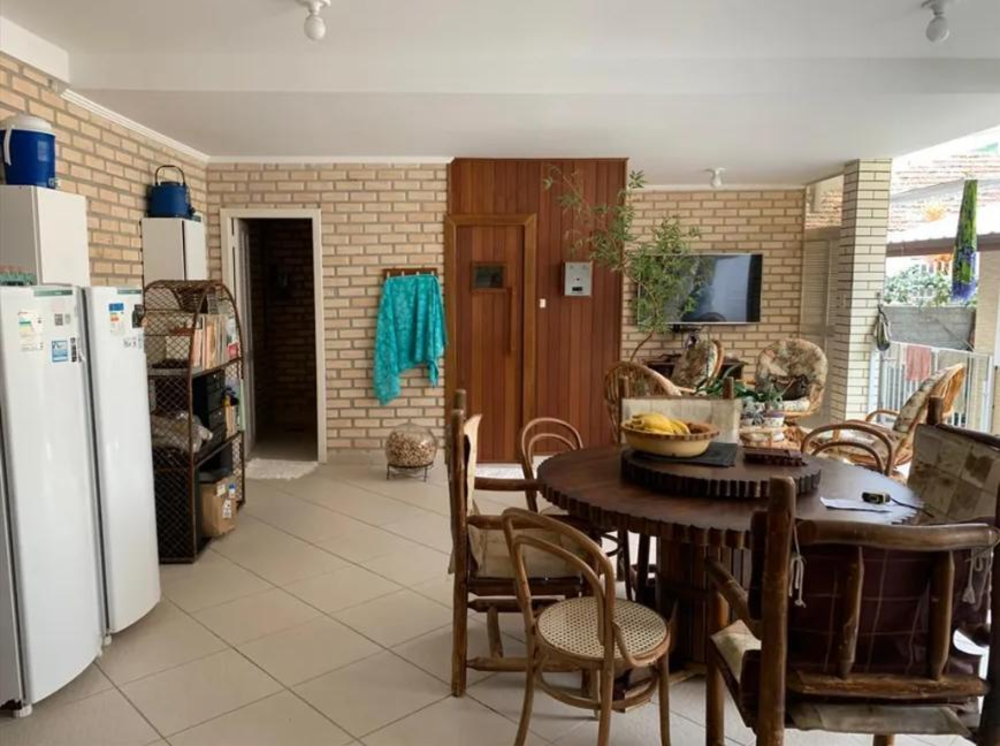 Casa à venda com 3 quartos, 305m² - Foto 2