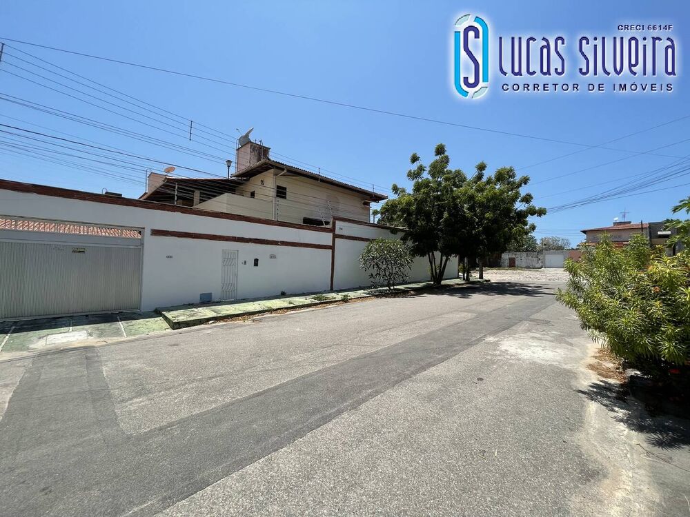 Casa à venda com 4 quartos, 350m² - Foto 2