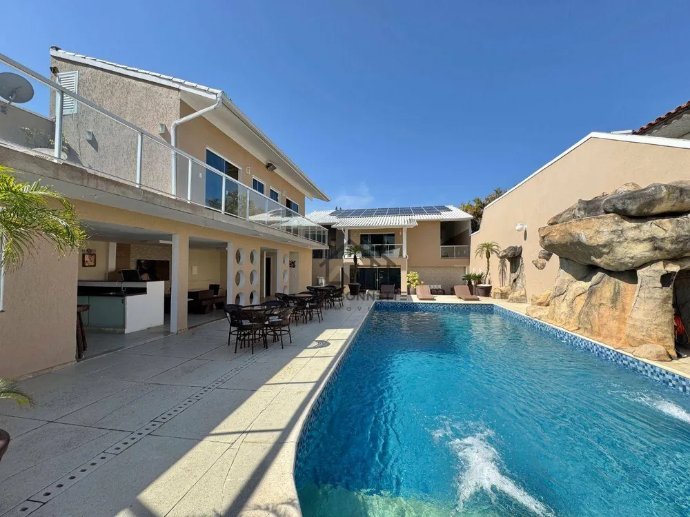 Casa, 6 quartos, 400 m² - Foto 1