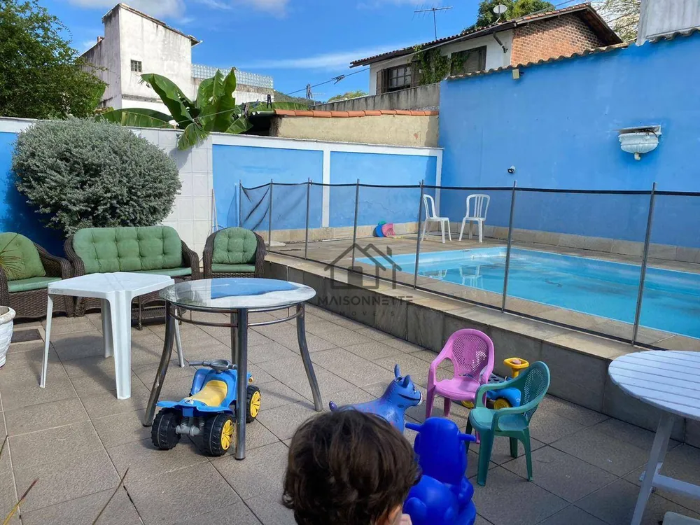 Casa, 4 quartos, 207 m² - Foto 1