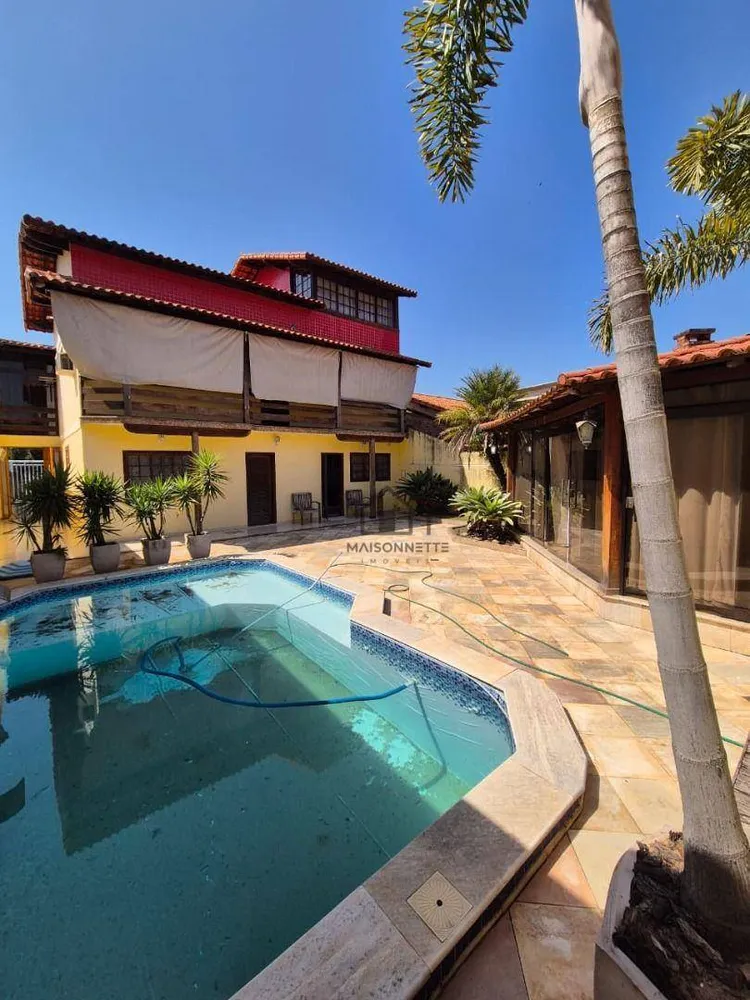 Casa, 4 quartos, 220 m² - Foto 1