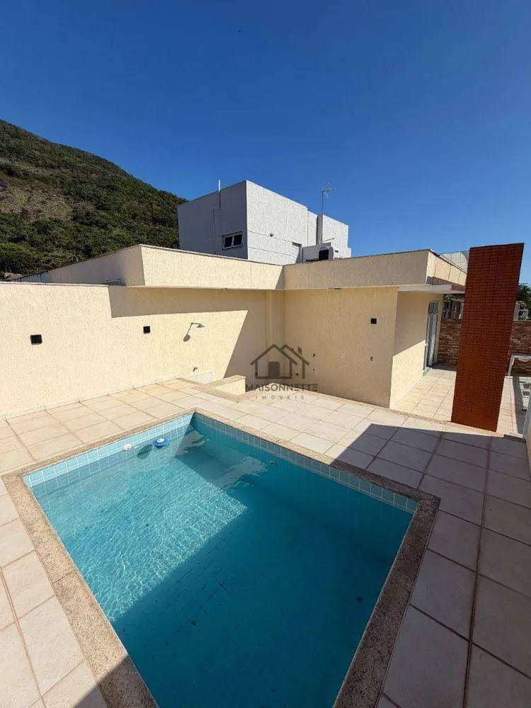 Cobertura, 3 quartos, 214 m² - Foto 2