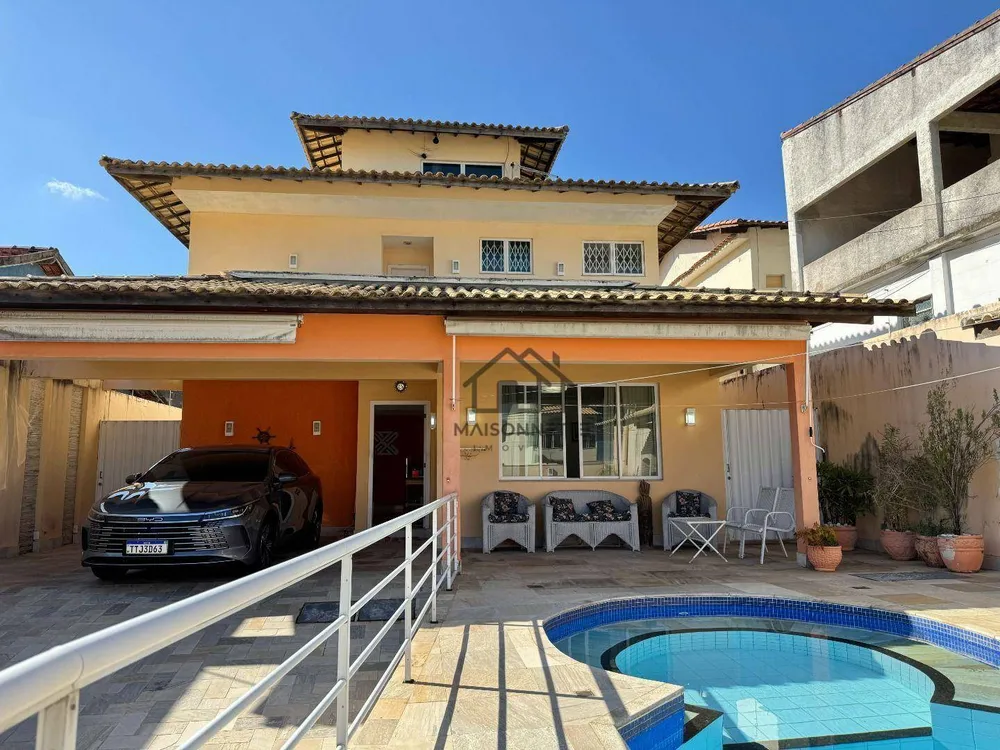 Casa, 4 quartos, 228 m² - Foto 1
