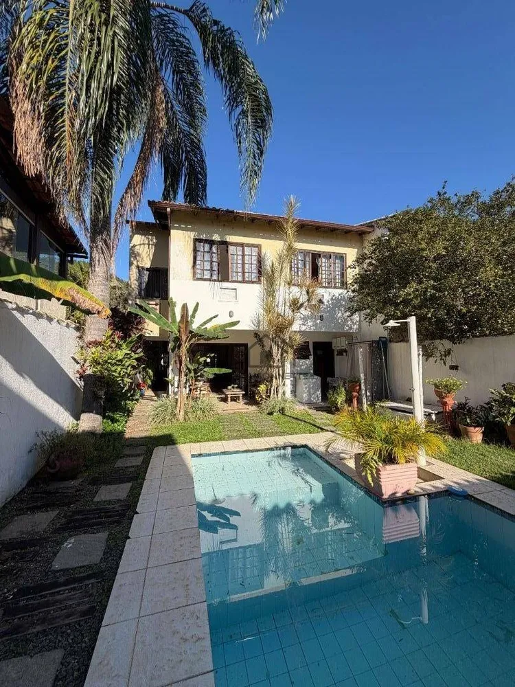 Casa, 5 quartos, 200 m² - Foto 1